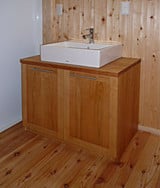 木製洗面カウンターと手洗器